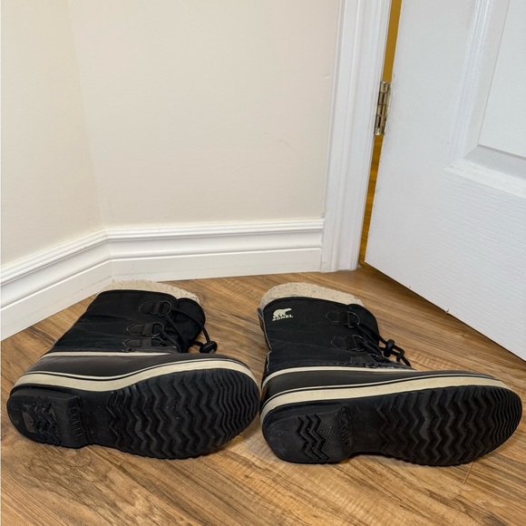 Sorel - Women’s Black and White Warm Cozy Faux Fur Winter Boots in Size EUR 38 - Picture 5 of 6